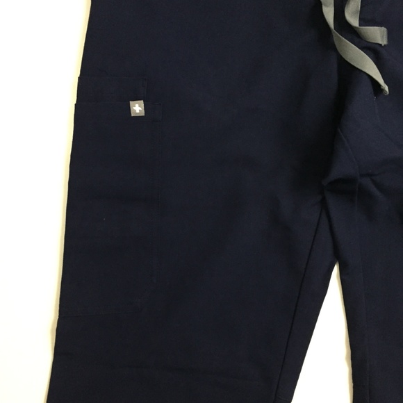 NWT FIGS KADE Cargo Navy Antimicrobial Scrubs Pant - Picture 4 of 8
